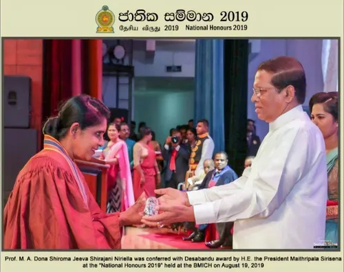 Prof. Jeeva Niriella receiving the Deshabandu award from H.E. President Maithripala Sirisena at the National Honours 2019 ceremony